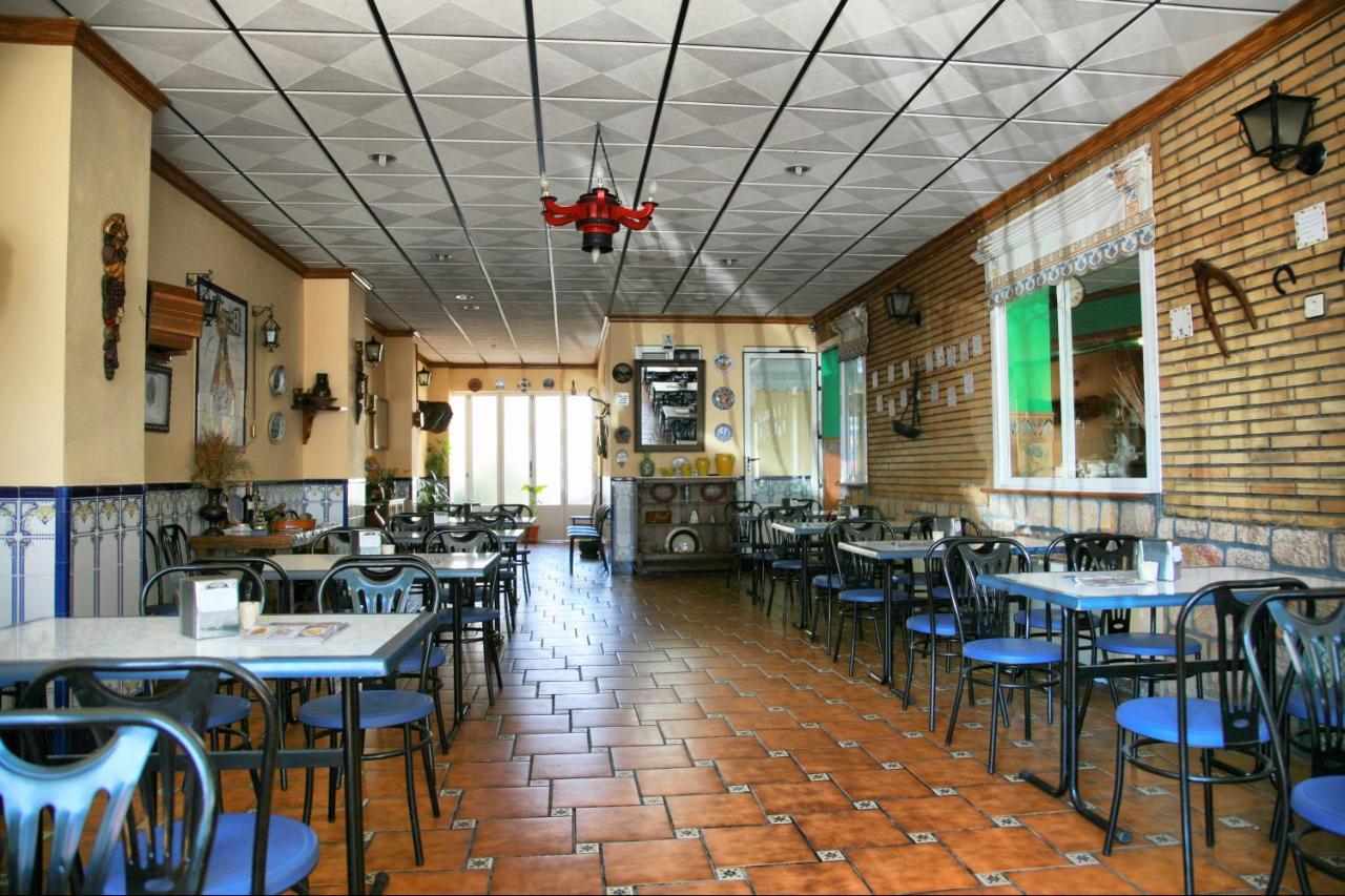 Hostal Restaurante Milan II San Clemente  Buitenkant foto